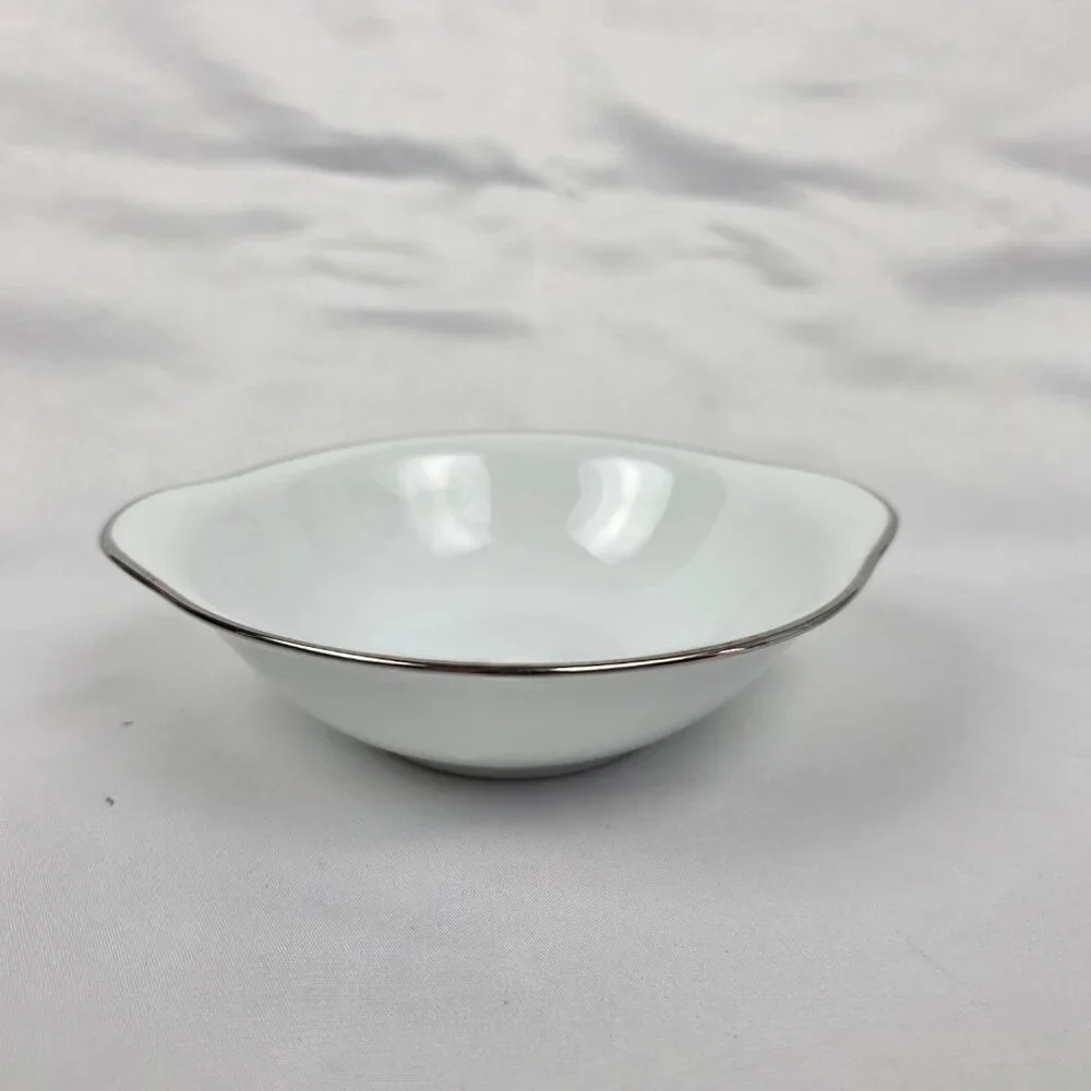 FOUR Noritake Fremont #6127 Lugged Cereal Bowl White with Platinum Trim